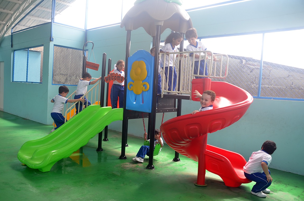 Cologio Bilingue Grow and Learn parque infantil