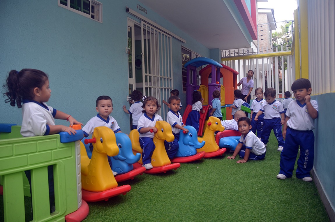 Cologio Bilingue Grow and Learn Parques infantiles