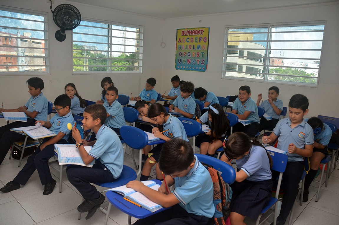 Cologio Bilingue Grow and Learn Salones con Aire Acondicionado